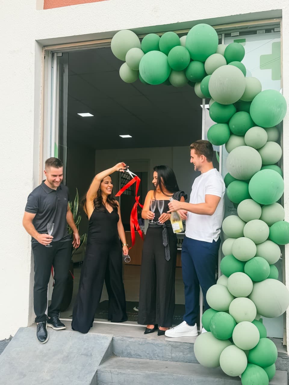 Corte da fita na reinauguração da Clínica Popular Bem-Estar